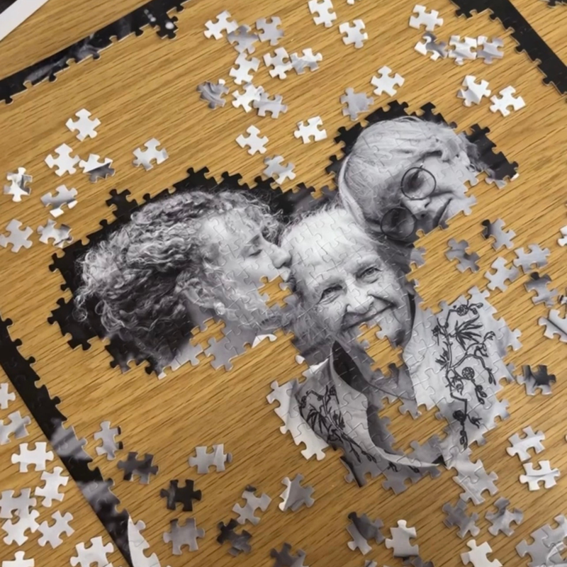 “UPLOAD YOUR PHOTO” premium DAILE art gift set for art lovers with 1000-piece puzzle experience