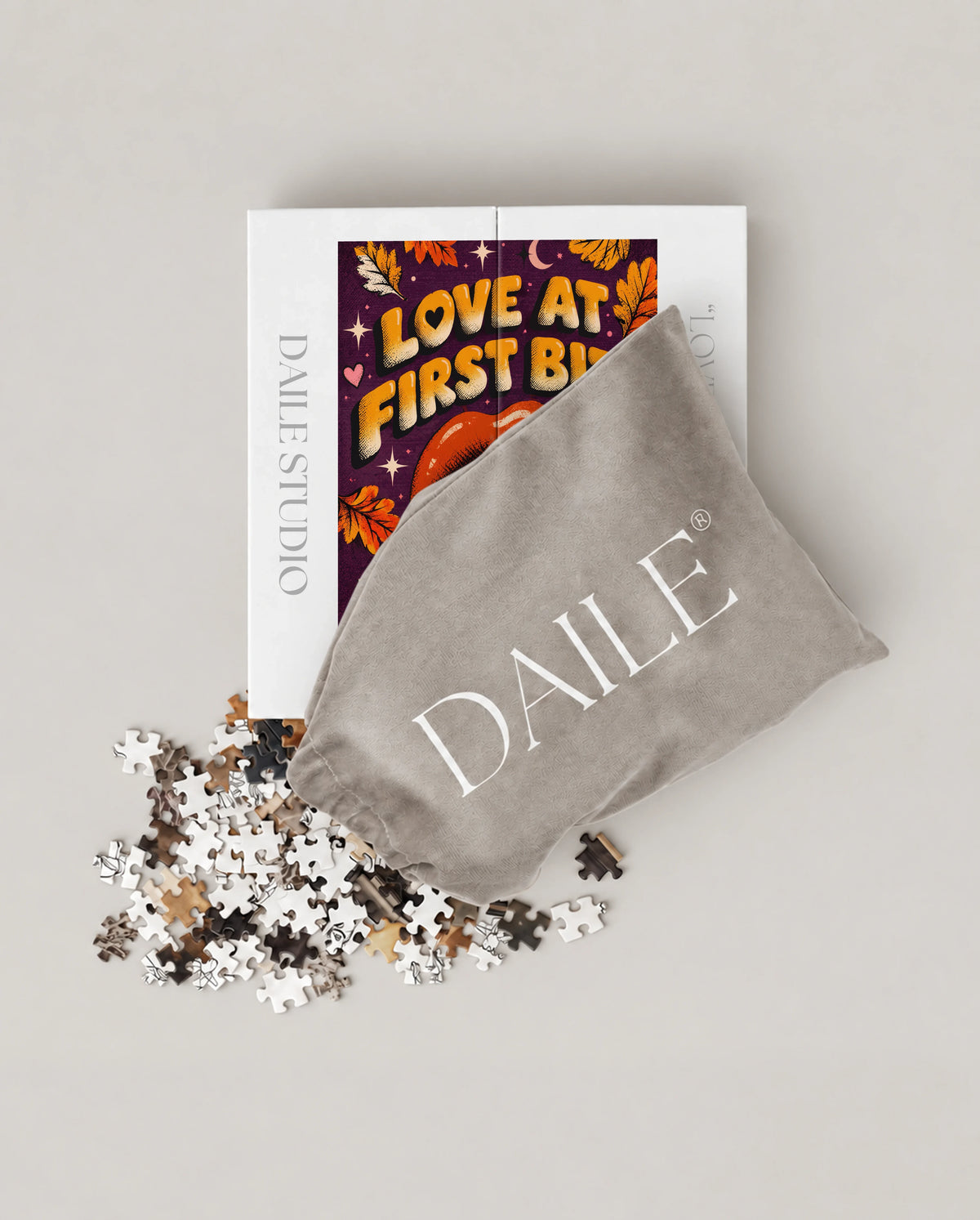 DAILE Mini set seen from above with pouch