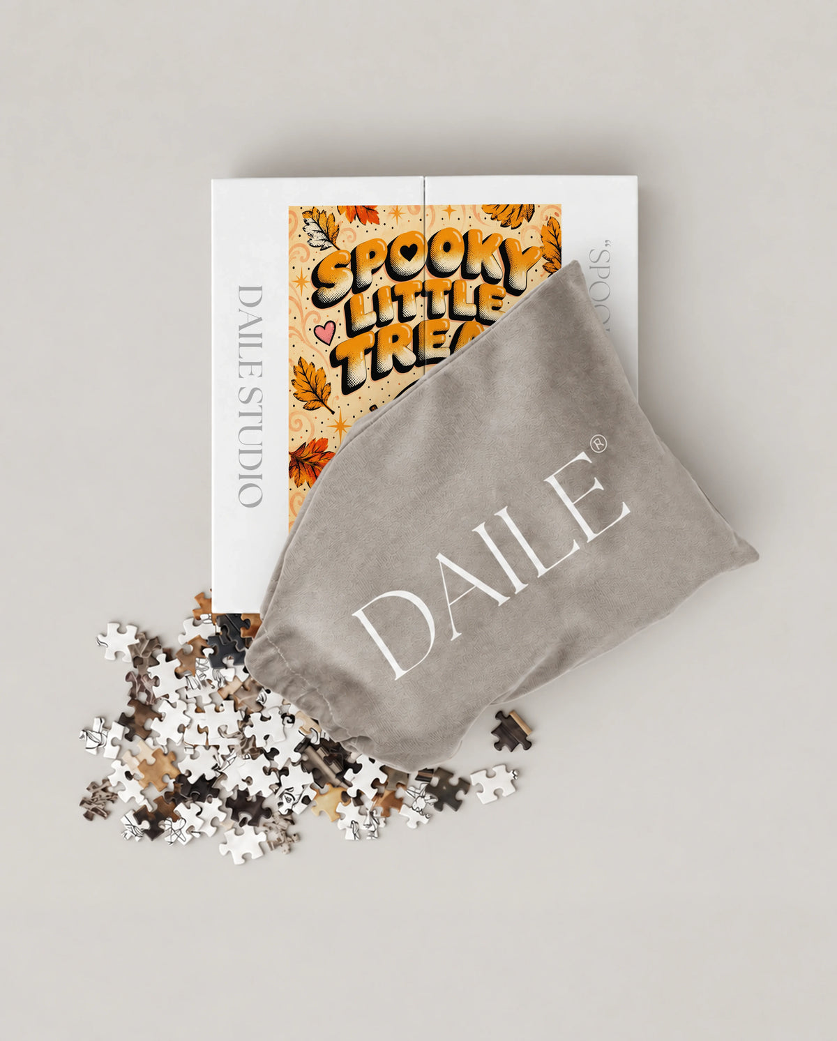 DAILE Mini set seen from above with pouch